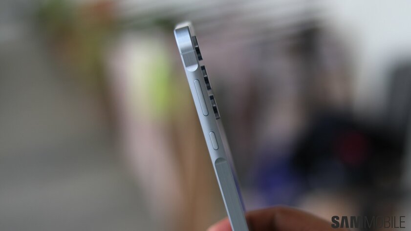 Настолько удачный смартфон, что Samsung не продаёт его в США. Обзор Galaxy A55 с уникальной фишкой — Дизайн. 2